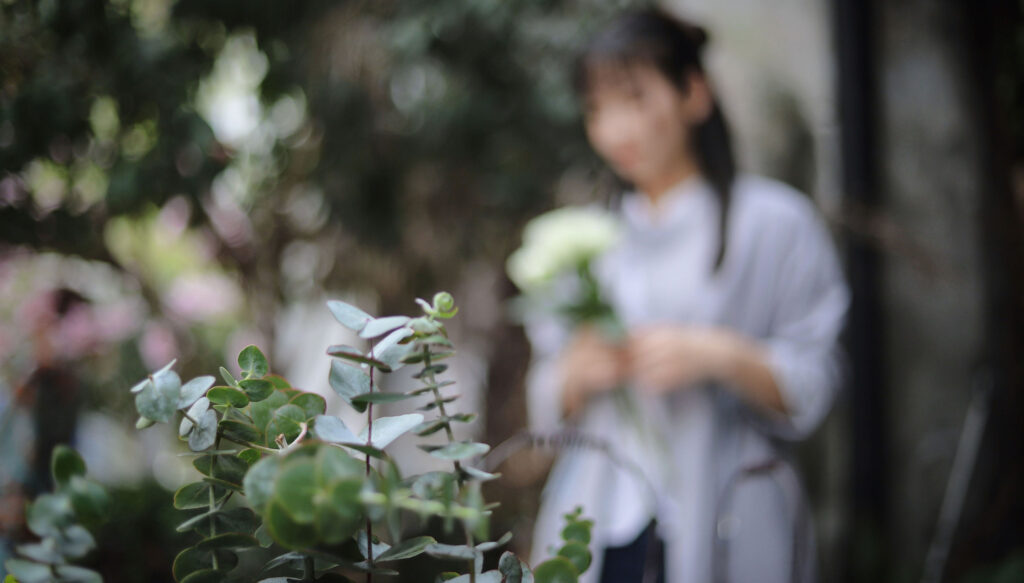 Toko karangan bunga segar 24 jam terlengkap, Pesona Florist menjual berbagai karangan bunga dan menerima pesanan custom.
